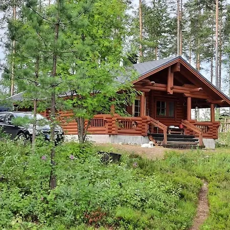 Lomamoekki Haapajaerven Rannalla Jyrkka